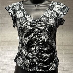 Dynamite Black and White Ruched Fitted Blouse